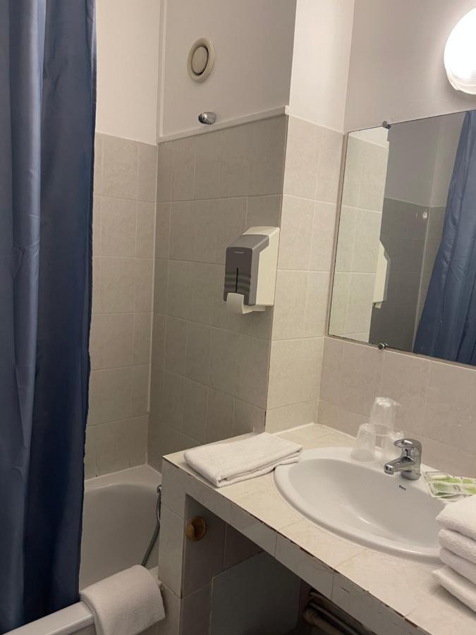 Hotel La Garenne Tresserre Bagian luar foto