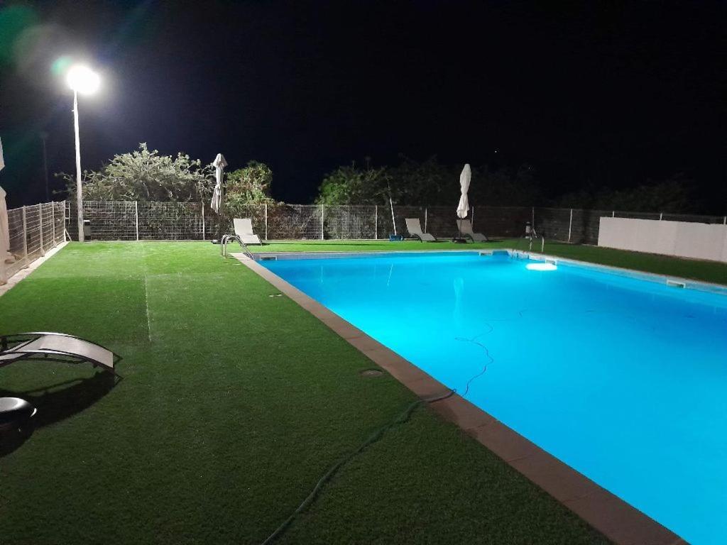 Hotel La Garenne Tresserre Bagian luar foto