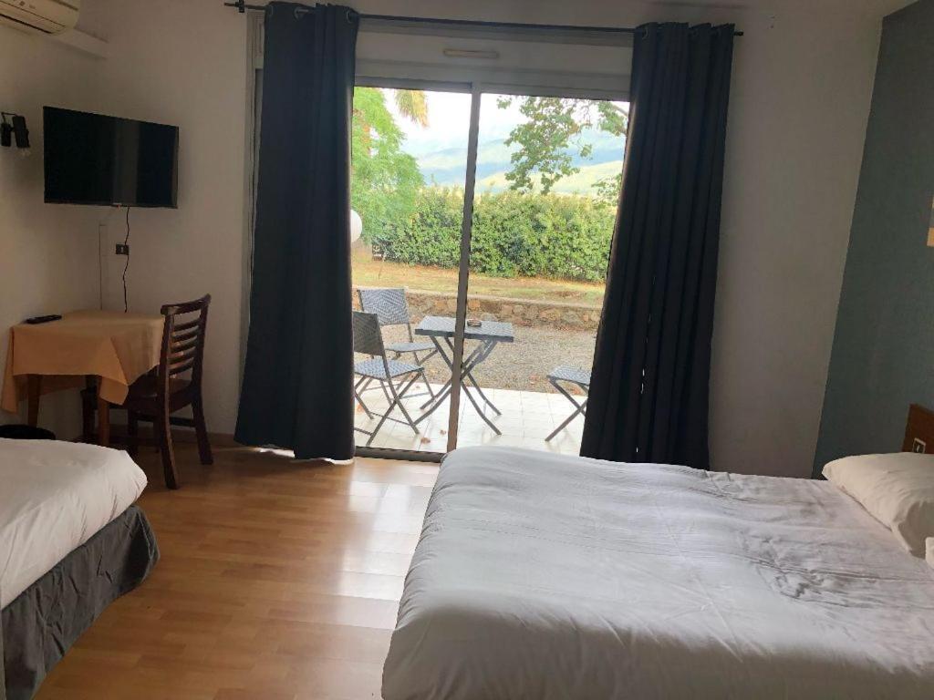 Hotel La Garenne Tresserre Bagian luar foto