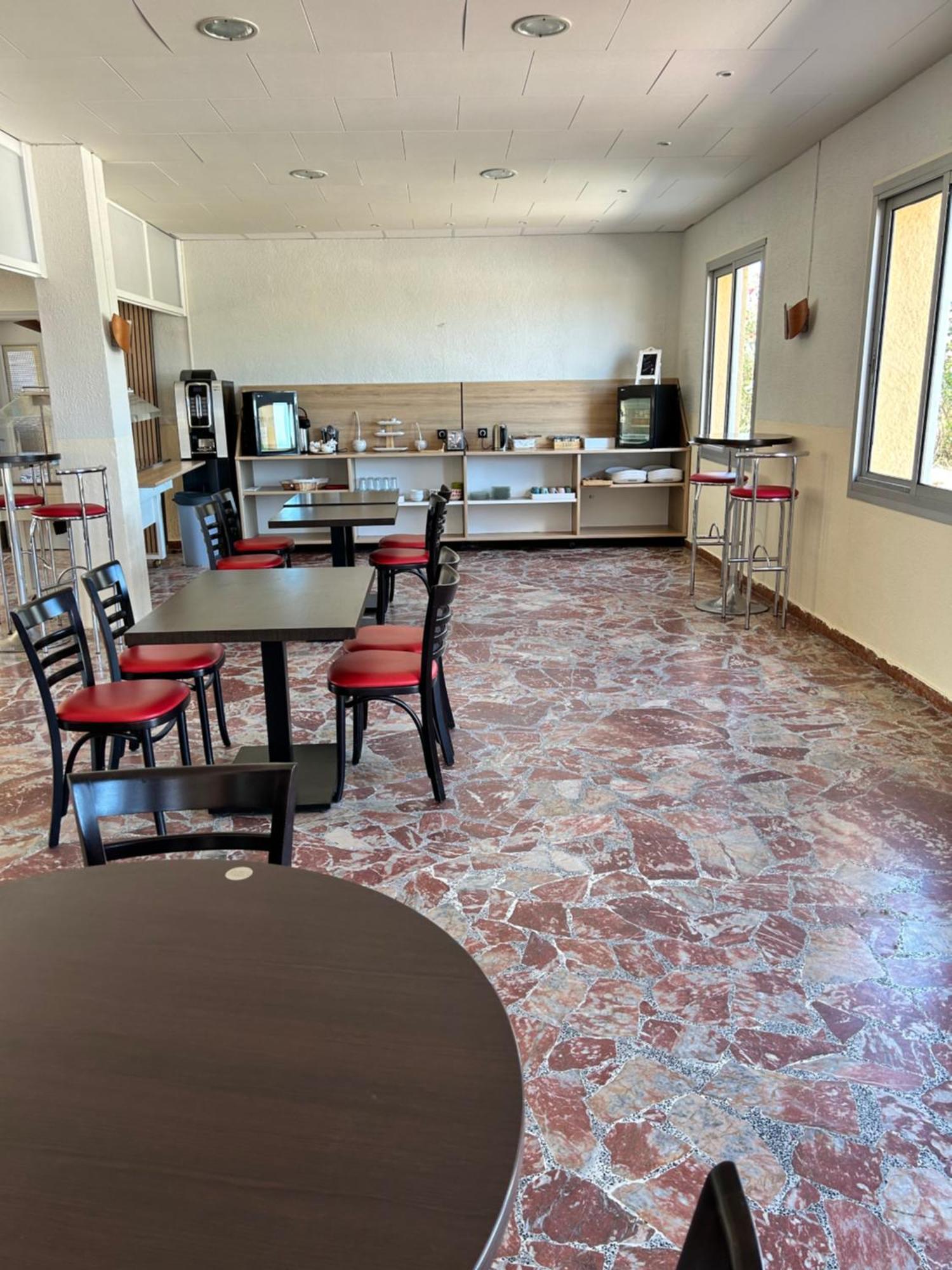 Hotel La Garenne Tresserre Bagian luar foto
