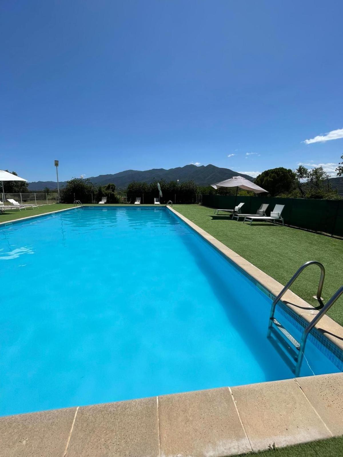 Hotel La Garenne Tresserre Bagian luar foto