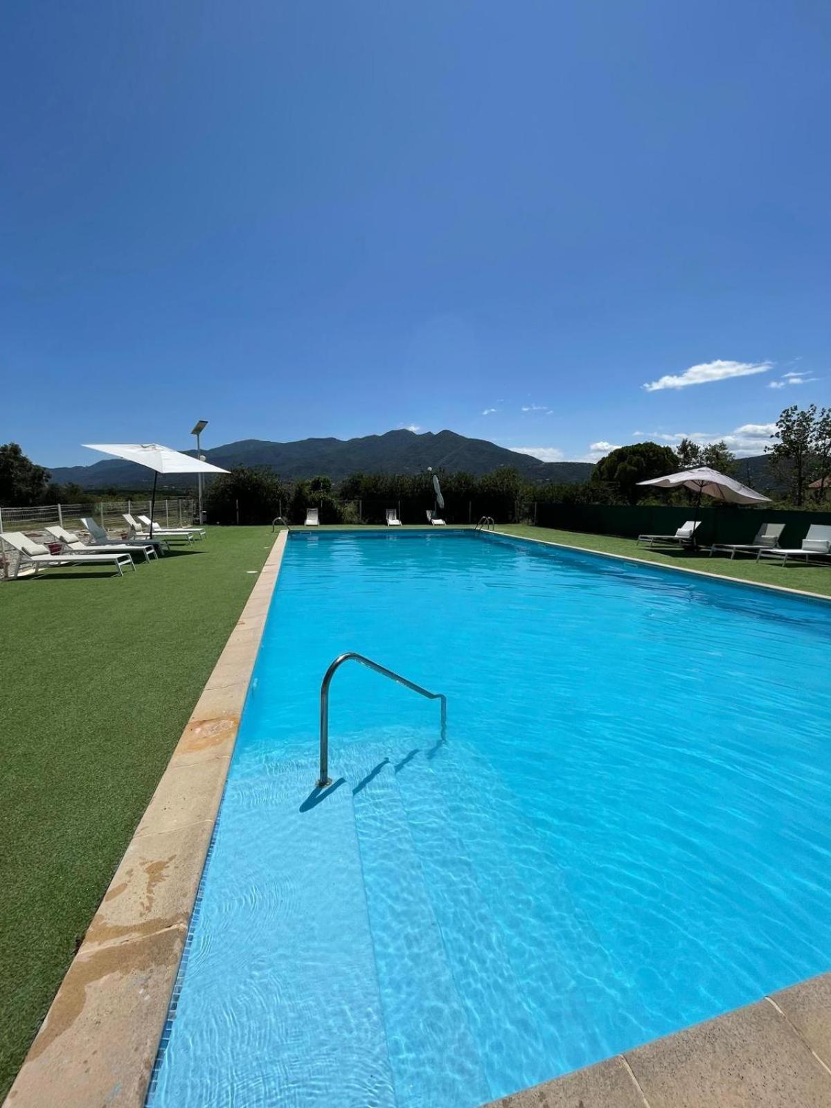 Hotel La Garenne Tresserre Bagian luar foto